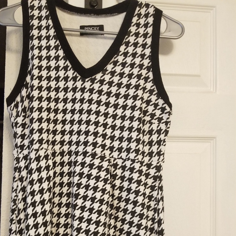 Black & white sweatshirt material dress
